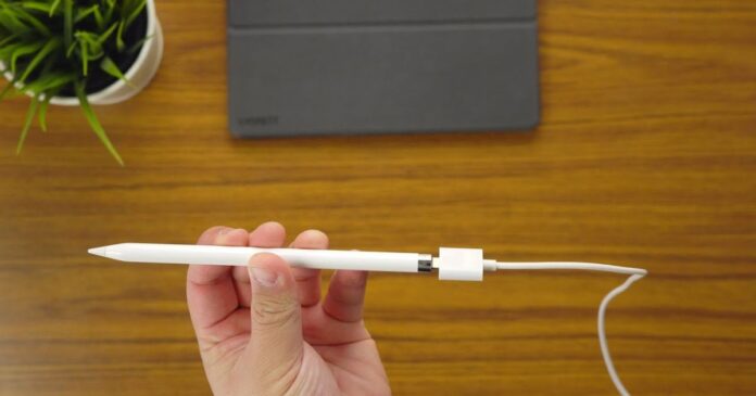 How to charge apple pencil